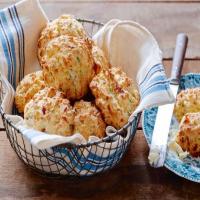 Bacon, Cheddar and Chive Biscuits_image