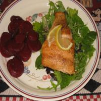 Crispy Salmon With Herb Salad_image
