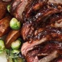 Bacon-wrapped pork roast with apples_image