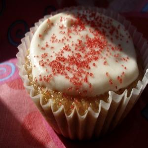 Super-Duper Strawberry Surprise Cupcakes_image