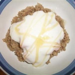Quinoa with Peaches and Creamy Yogurt_image