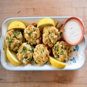 Crab Cakes and 5-Ingredient Remoulade_image