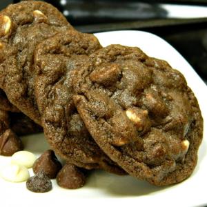 Chocolate Lover's Dream Cookies_image