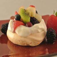 Pavlova with Cream and Italian Fruit Salad_image