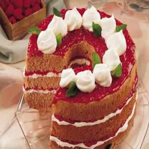 Low-Fat Chocolate Angel Cake with Raspberry-Orange Sauce_image