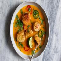 Seared Sea Scallops With Spicy Carrot Coulis_image