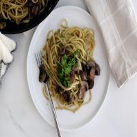Pasta with Mushroom Garlic Sauce_image