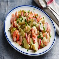 Creamy potato salad with salmon and prawns_image