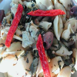 Pasta With Spinach, Sun-dried Tomatoes & Artichoke Hearts_image