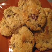 Ooie-Gooie-Chocolate -Caramel-Macadamia Chunk Cookies_image