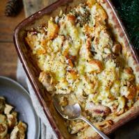 Roast potato, turkey, sausage & stuffing pie_image