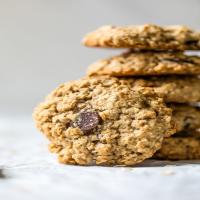 Low Fat Chewy Chocolate Chip Oatmeal Cookies_image