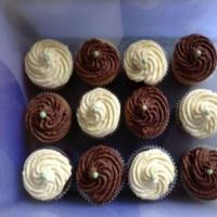 Chocolate and Vanilla Cupcakes_image