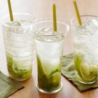 Gin and Tonic With Cucumbers and Lemongrass_image