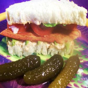 BLTs With Avocado and Spicy Mayo_image