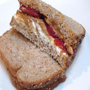 Peanut Butter Berry-Wich_image