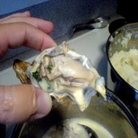 Oysters With Spinach and Lemon Sauce_image