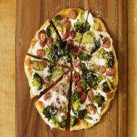 Flatbread with Charred Broccoli and Roasted Grapes_image