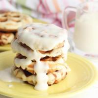 Quick and Easy Breakfast Cinnamon Roll Waffles_image