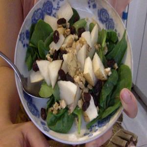Spinach Salad With Cheese, Raisins and Walnuts(Azerbaijan)_image