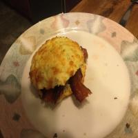 Buttery Garlic and Sharp Cheddar Biscuits - Low Carb image