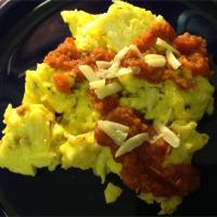 Scrambled Eggs with Leek and Sauce_image