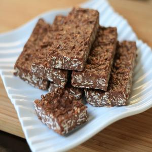Soft and Chewy Chocolate-Banana Oat Bars_image