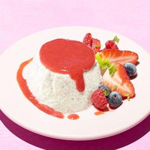 Chia & yogurt puddings with berries image