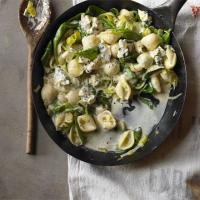 Pasta with garlicky greens image