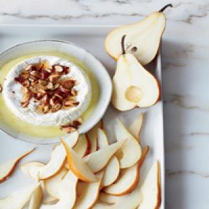 Baked Camembert with Pears Recipe - (4.3/5)_image