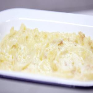 Garlicky Mashed Potatoes Recipe by Tasty image