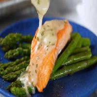 Roasted Salmon with White Wine Sauce_image