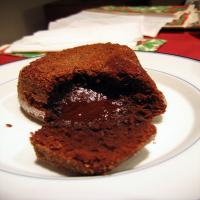 Super Easy Molten Chocolate Cake_image