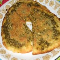 Toasted Flat Bread With Pesto_image