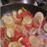 Yellow Squash with Bacon, Onions, and Tomatoes_image