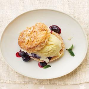 Corn Ice Cream Shortcakes with Blueberry Compote_image