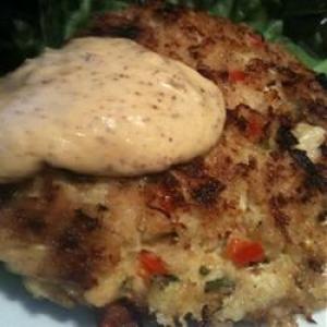 Crab Cakes with Curried Yogurt Sauce_image