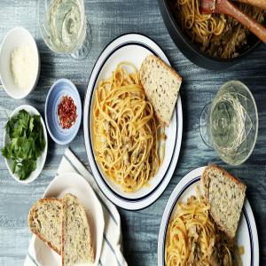 Old-fashioned Linguine with White Clam Sauce_image
