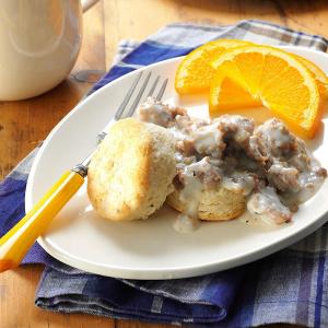 Homemade Biscuits & Maple Sausage Gravy_image
