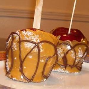 Sweet and Salty Caramel Apples_image