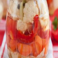 Pickled Peppers with Cauliflower and Carrots_image