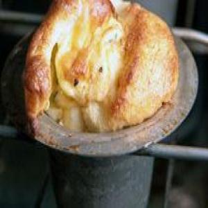 Gruyere and black pepper popovers_image