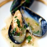 Ale-Steamed Mussels With Garlic and Mustard image