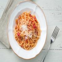 Spaghetti Amatriciana (Spaghetti with guanciale and tomato)_image