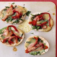 Spinach and Pepper Pita Pizzas image