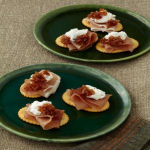 Thyme-Scented Goat Cheese with Prosciutto and Shallots_image