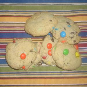 Chocolate Chip or M & M Oatmeal Cookies_image