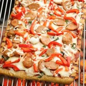 Grilled Sausage and Pepper Pizza_image