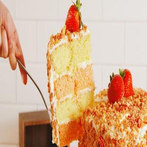 Strawberry Crunch Cake_image