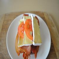 Bacon, Tomato, Camembert Sandwich - Smorrebrod_image
